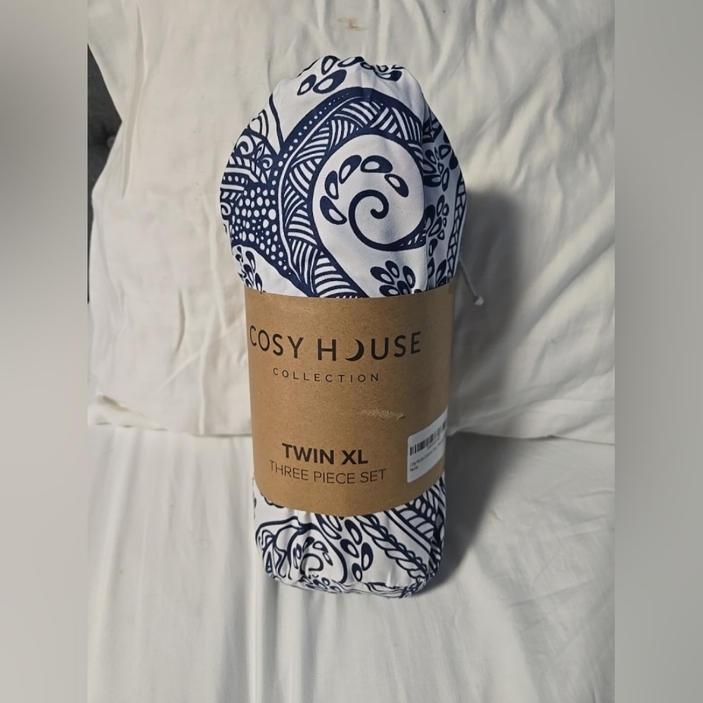 Cosy House Twin XL Three Piece Set *Blue Paisley * Brand New